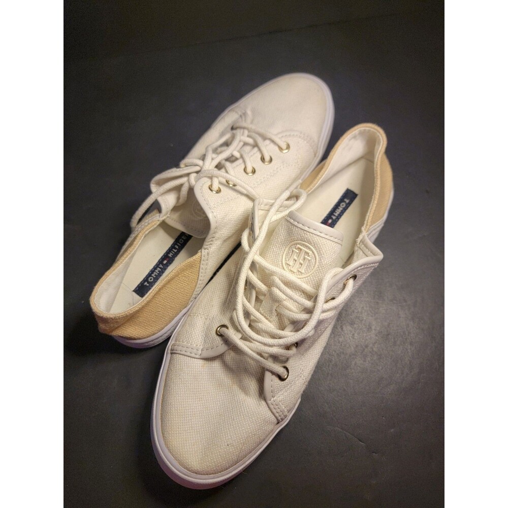 Tommy Hilfiger Women's Sneakers Sz 8m Fit Like A 6